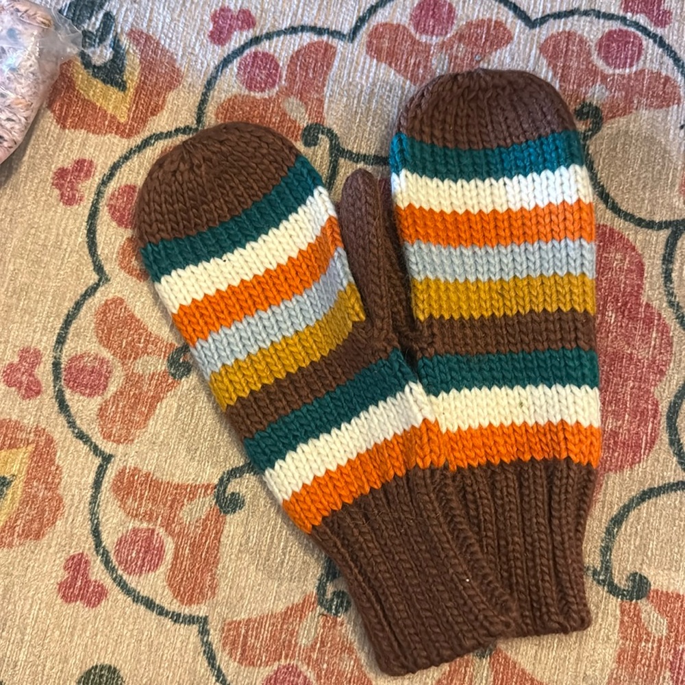 Wizarding Trunk Weasley Family Knit Mittens